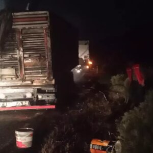 siirtte bugday yuklu tir yandi 2BKHLQO7