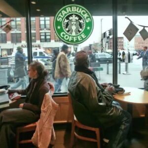 starbuckstan yeni hamle musterilerin magazaya masaustu bilgisayar ve yazici goturmesi yasaklandi AVQ18I2w