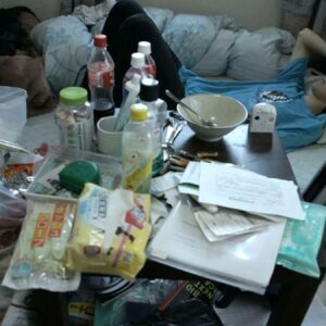 yillardir evden cikmadan yasiyorlar sayilari milyonu asiyor dnNveIkE