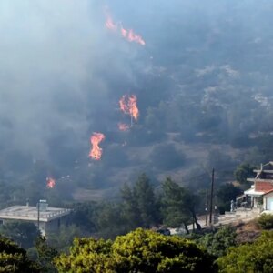 yunanistanda orman yangini 1 olu yerlesimler tahliye edildi 2rEwZJiV