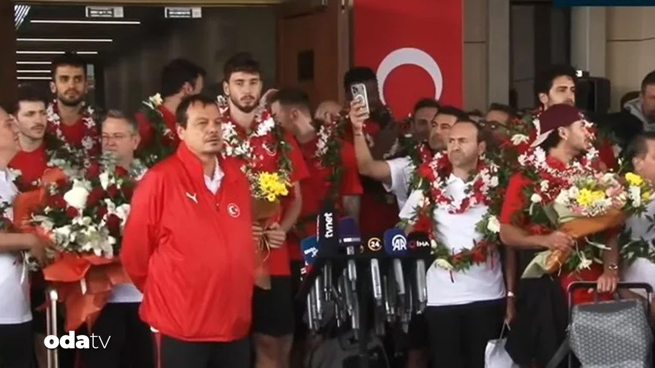 12 dev adam yurda dondu ataman gozyaslarini tutamadi havalimaninda coskulu karsilama rRPyXIwa