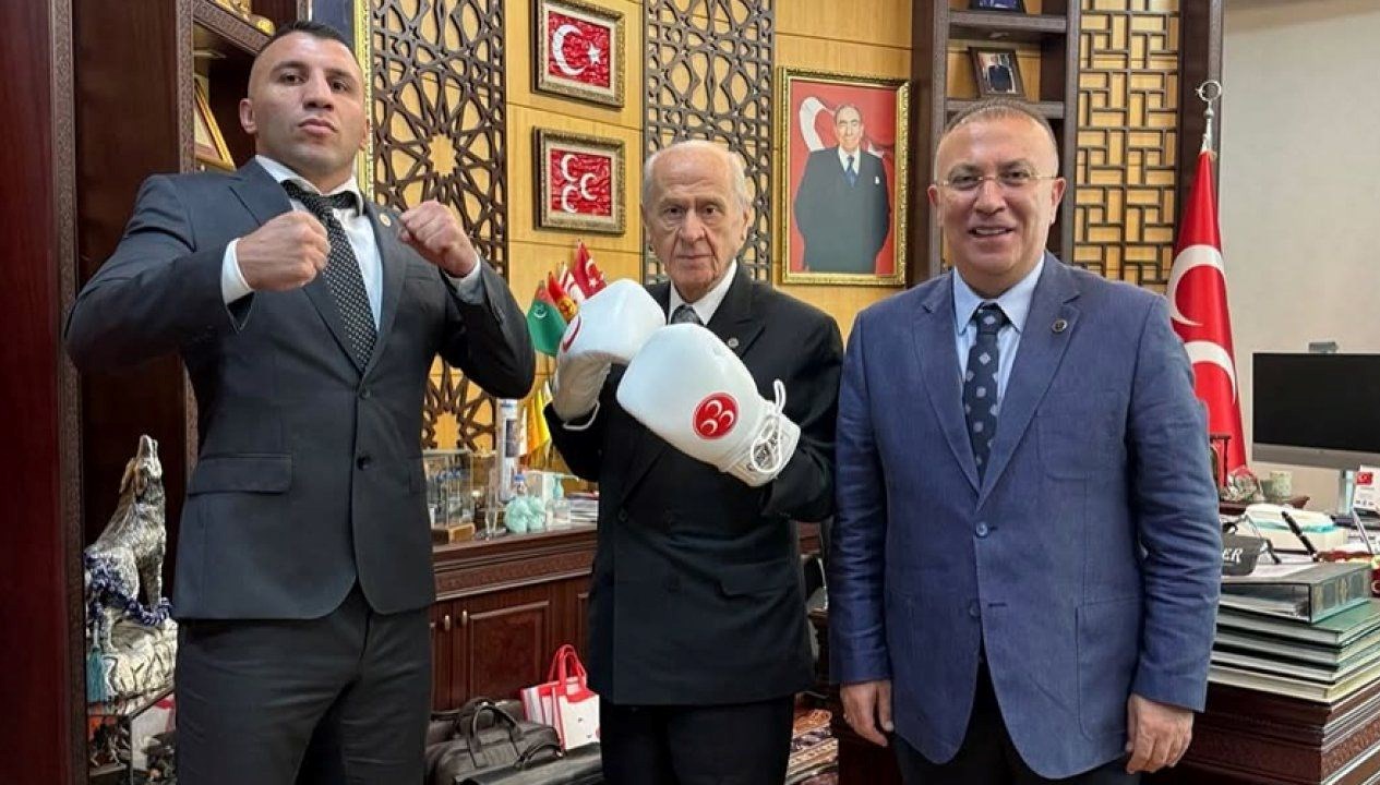 bahceli boks eldivenini giydi qr67C2Yp