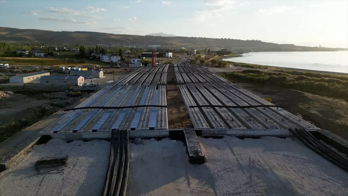 edremitte koprulu kavsak calismalari devam ediyor Ym72emcO