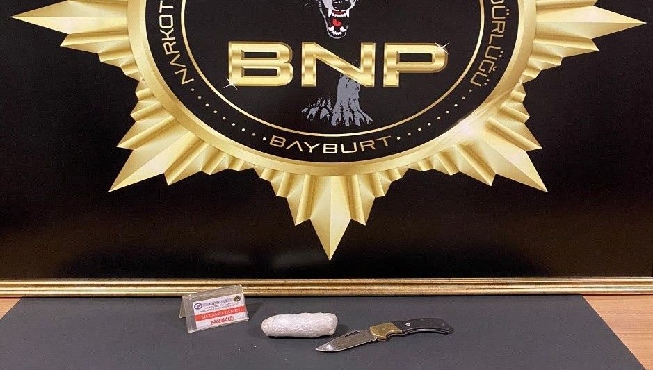 iran uyruklu supheliye bayburtta uyusturucudan sucustu 9vmKx6Us