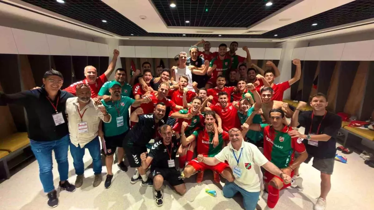 karsiyaka yonetiminden futbolculara prim odemesi sRIru992