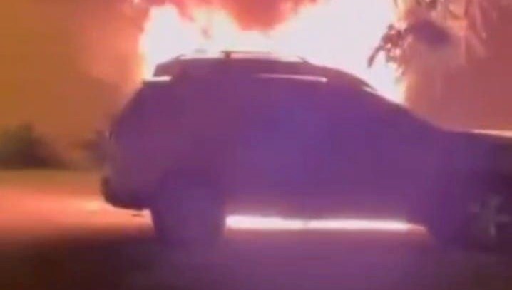 park halindeki arac alev alev yandi YnmFJ2nH