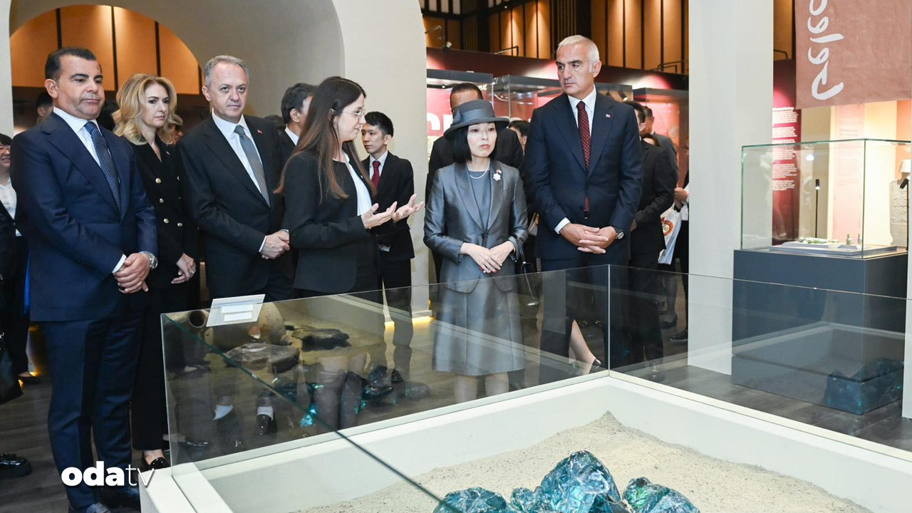 prenses akiko mikasadan turk bayragi jesti LEut4DUq