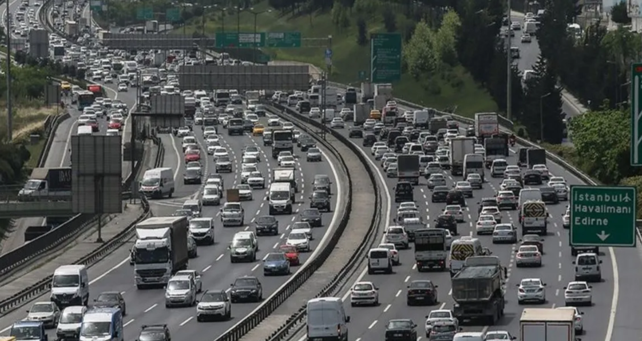 servisler yola cikti istanbulda trafik kilitlendi vRzqrZHu