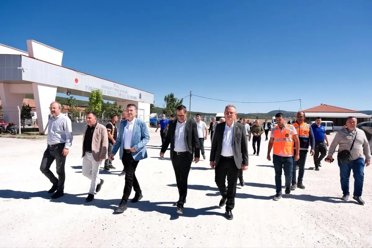 tavsanlida cezaevi yoluna asfalt duzenlemesi A3G8BZvu