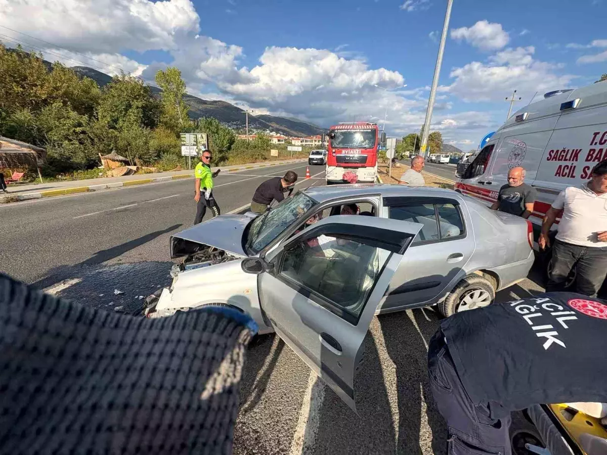 balikesirde cift tarafli trafik kazasi 2 yarali pf6K6CWW