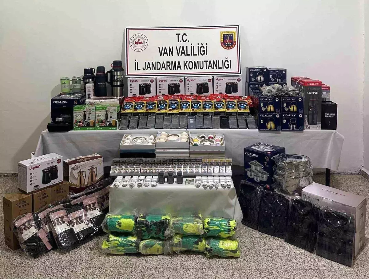 baskalede 1 milyon liralik kacak gozluk ele gecirildi AGQ3N338.jpg