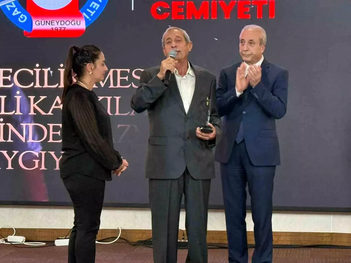 yilin basarili gazetecileri odulleri umit ozdal anisina verildi w1y9LL2H.jpg