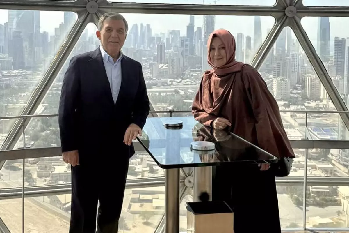 uzun suredir ortalarda yoklardi abdullah gul ve esi bakin nerede goruntulendi H7CKKv7O.jpg