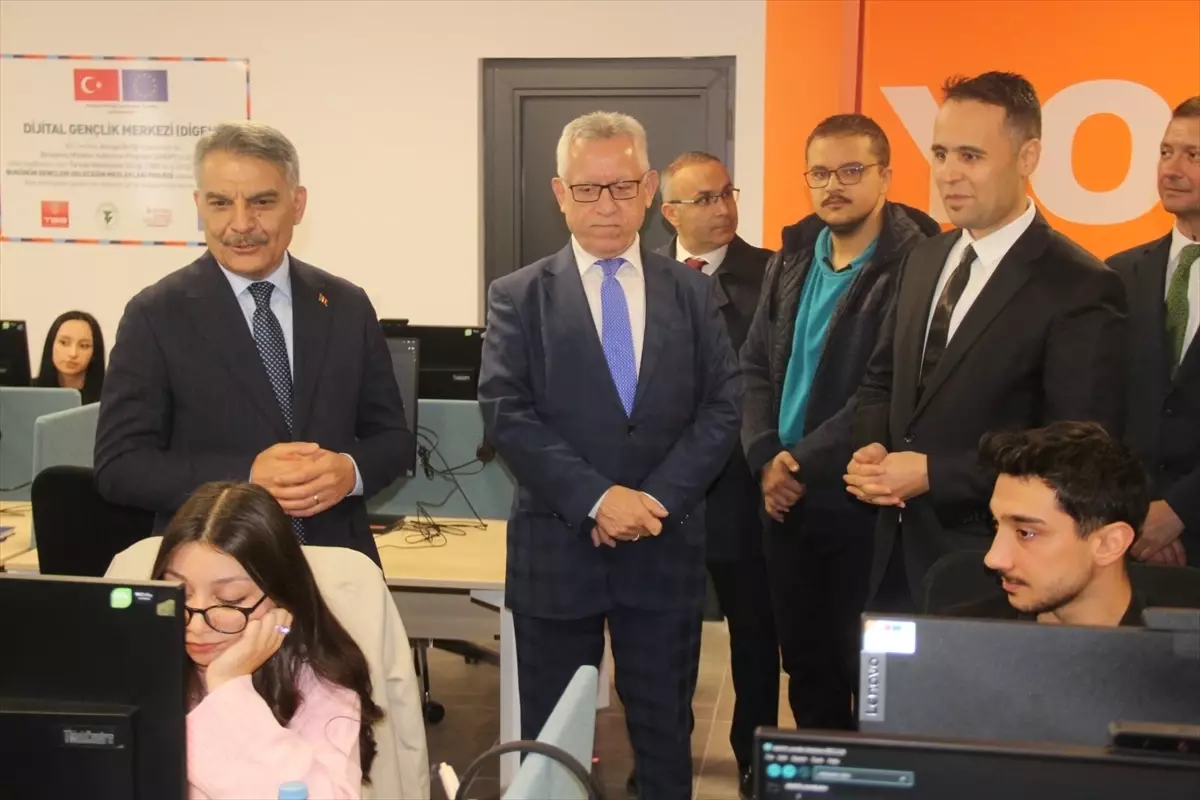 yozgatta dijital genclik merkezi acildi D32Ur9Vv.jpg