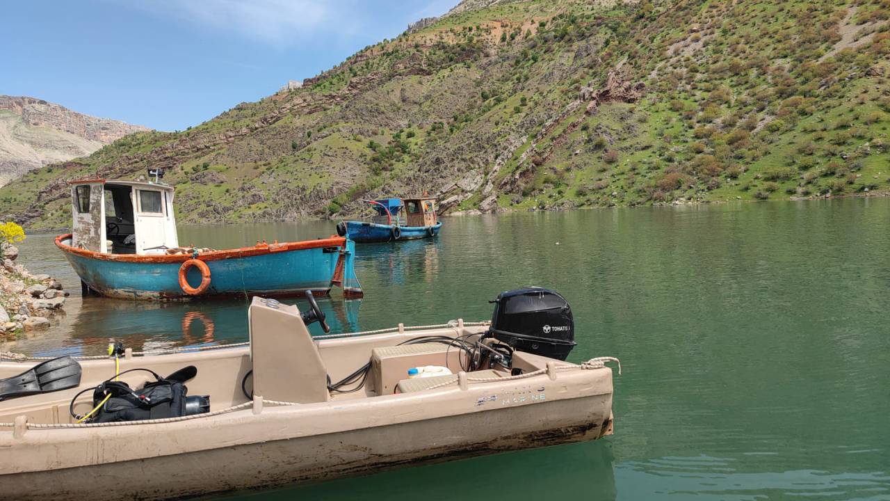 Fırat Nehri’nde Kamp Yapan Genç Düşerek Kayboldu: Arama Faaliyetleri Başlatıldı