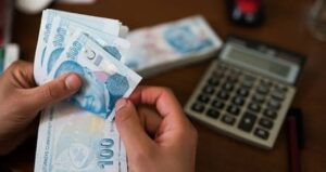 memurlarin-temmuz-zammi-neredeyse-belli-iste-ogretmen-polis-ve-doktorlarin-yeni-maas-listesi-zN1cx9XI