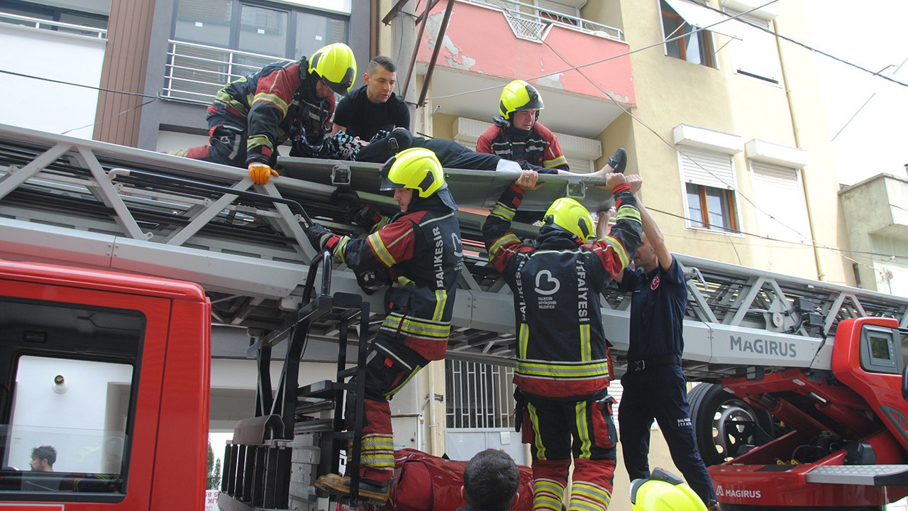 Balıkesir’de Elektrikli Motosiklet Yangını: Apartmanı Dumanla Sarmaladı
