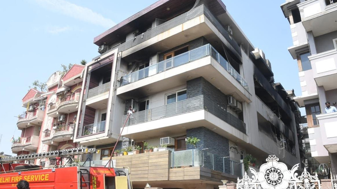 Yeni Delhi’de Apartman Yangını: 9 Kişi Hayatını Kaybetti