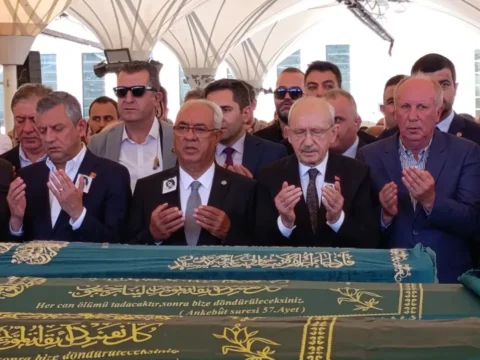 Kilicdaroglu ve ozel olcay baykalin cenazesinde yan yana C1Gh9Tdb