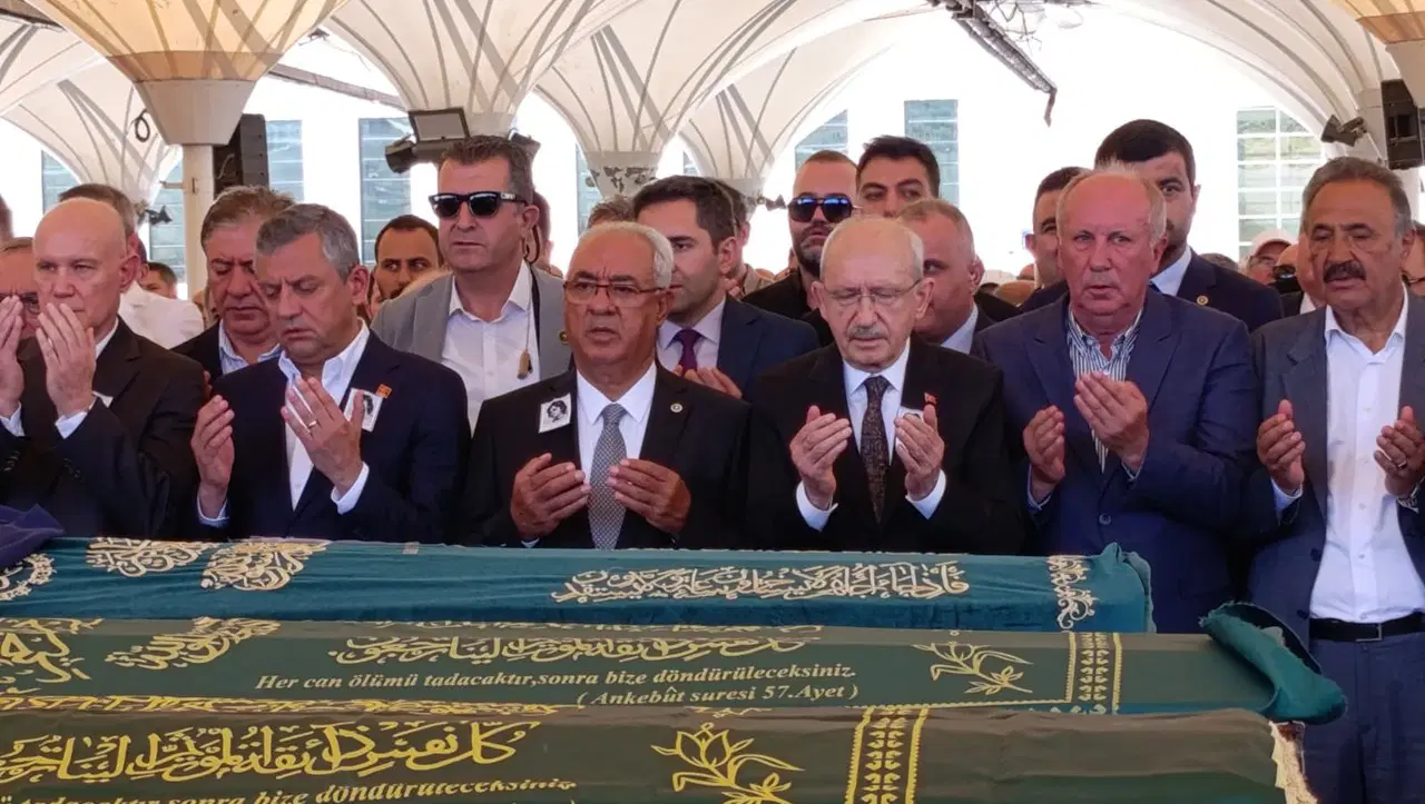 Kilicdaroglu ve ozel olcay baykalin cenazesinde yan yana C1Gh9Tdb