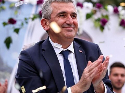 Tahliye edilen eski belediye baskani yeniden tutuklandi mFqkDSEZ