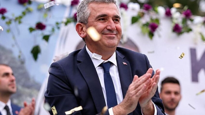 Tahliye edilen eski belediye baskani yeniden tutuklandi mFqkDSEZ